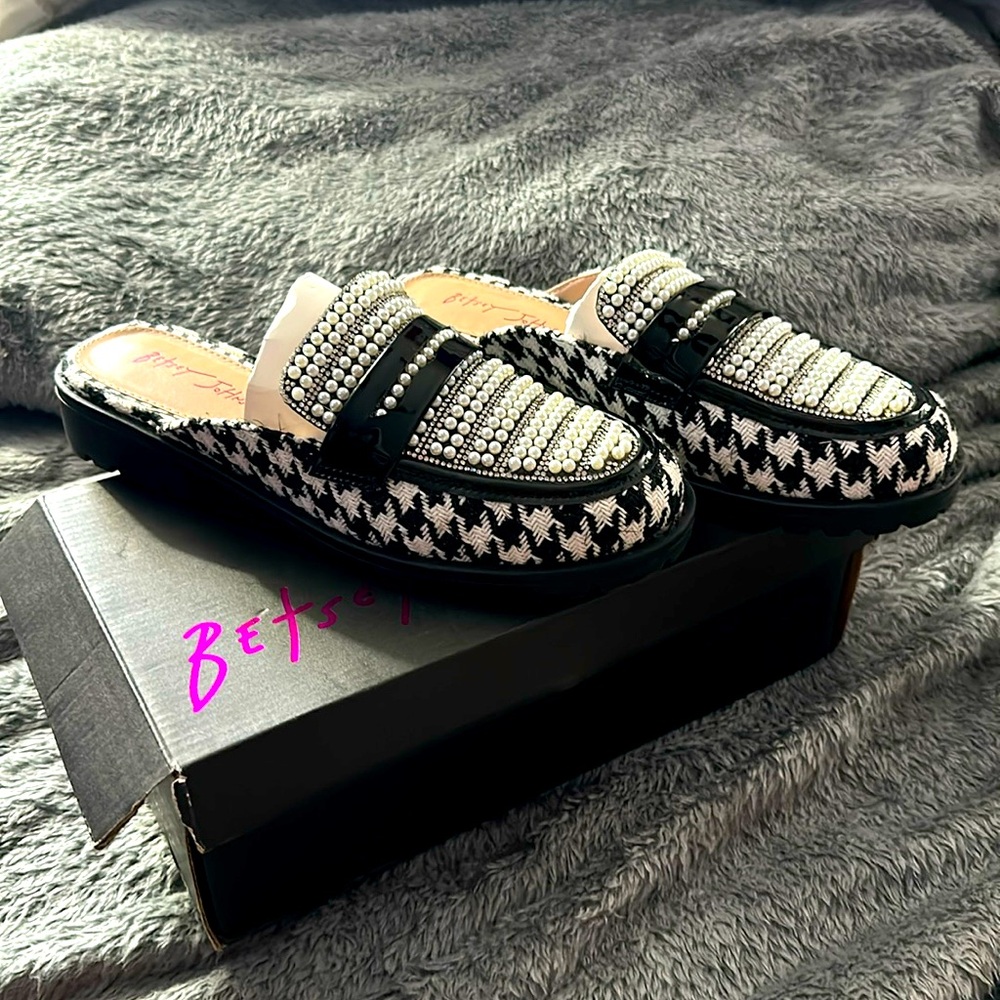 🔥BRAND NEW BETSY JOHNSON RONIN HOUNDSTOOTH MULE SLIDES SZ 8.5 (fits 9 as well).